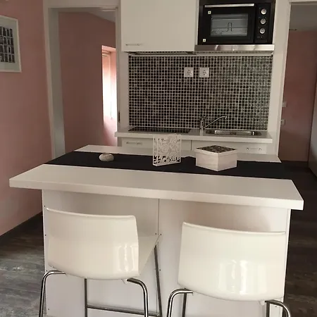 Victoria Place Apartment *